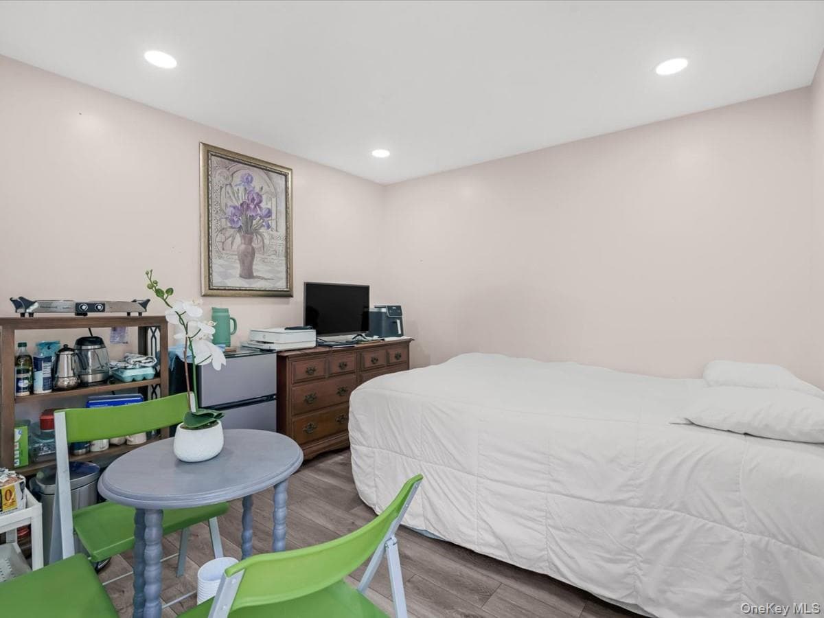 269 Carleton Drive thumbnail 13