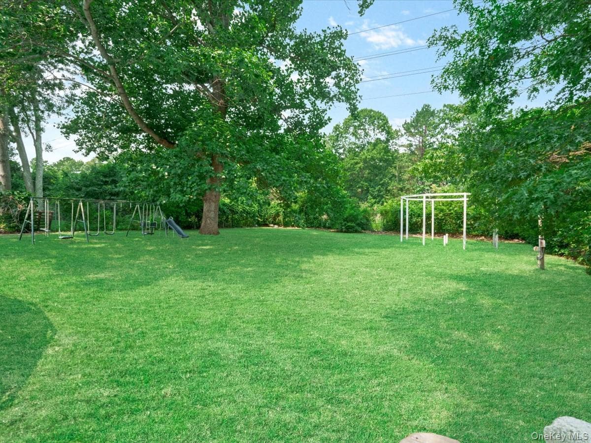 269 Carleton Drive thumbnail 19