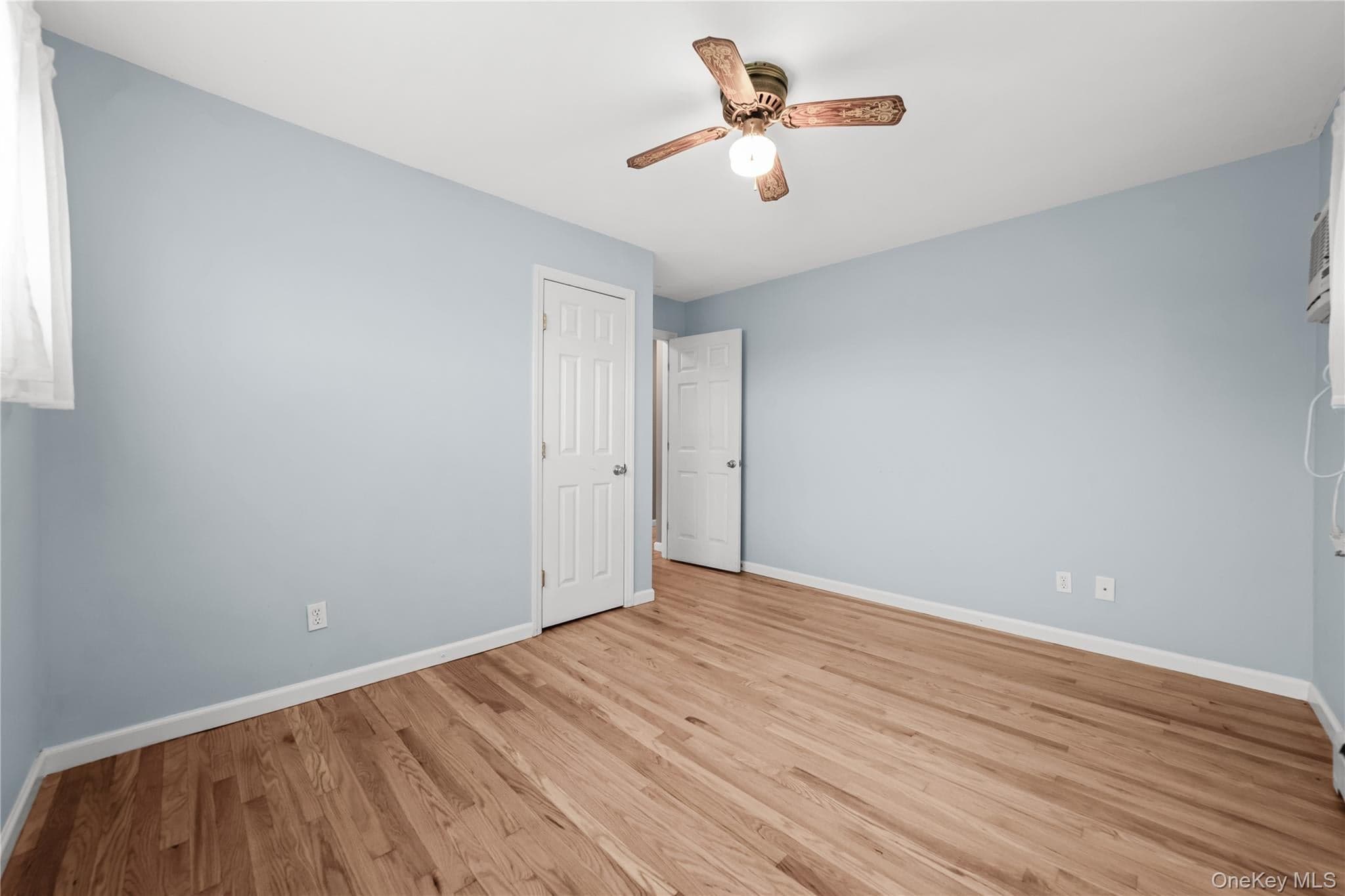 280 S Bayview Avenue thumbnail 18