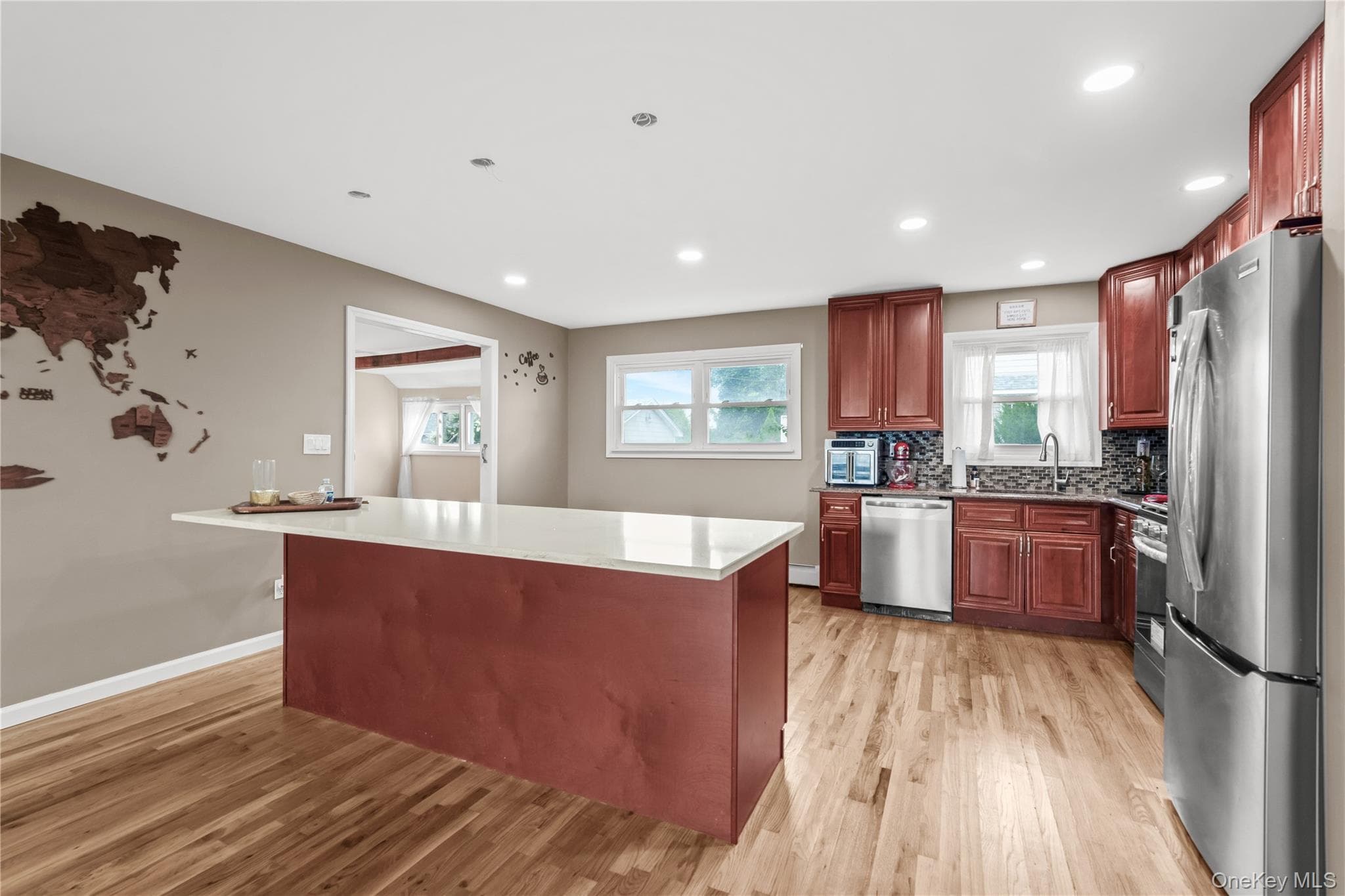280 S Bayview Avenue thumbnail 8
