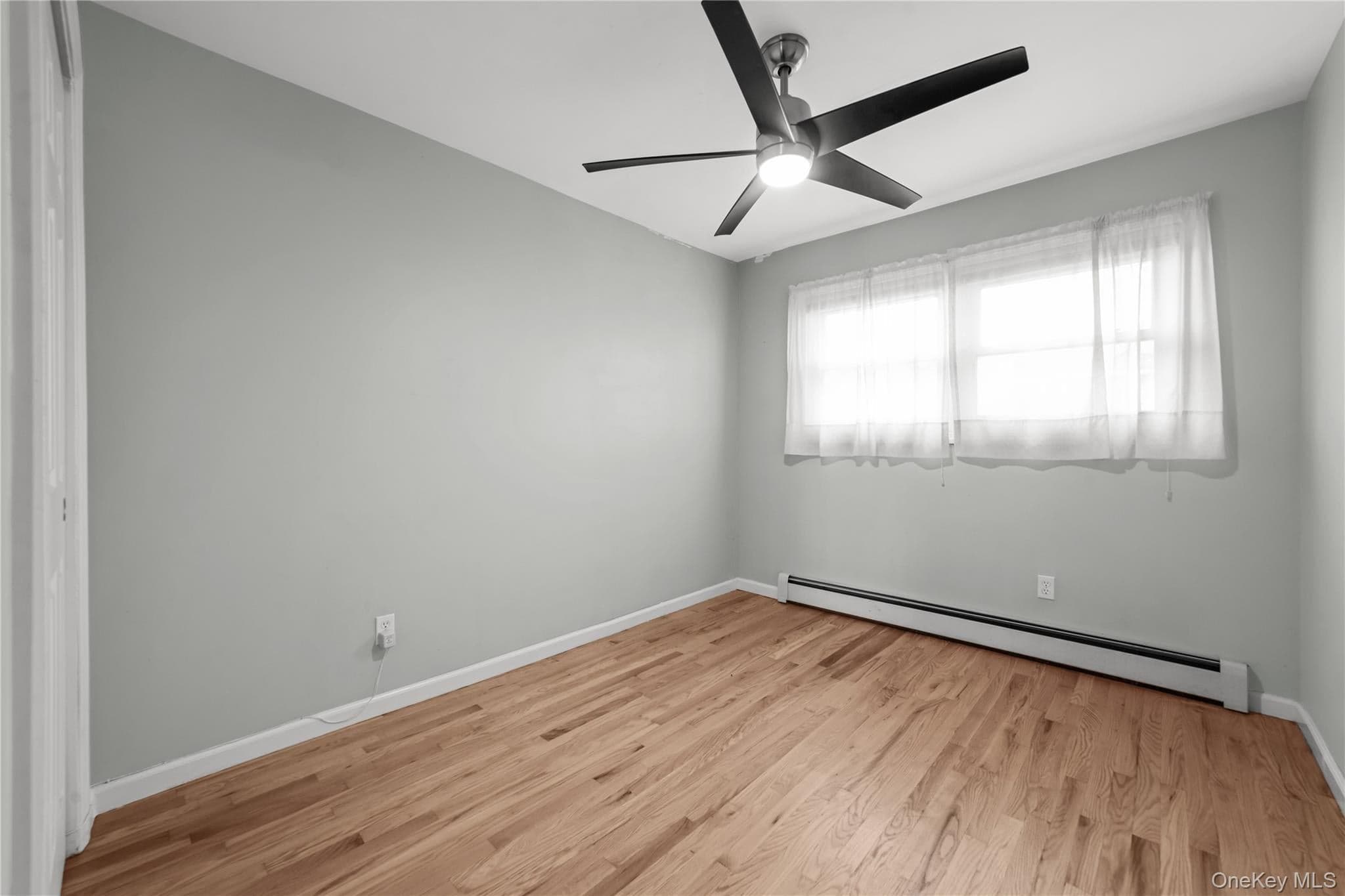 280 S Bayview Avenue thumbnail 19