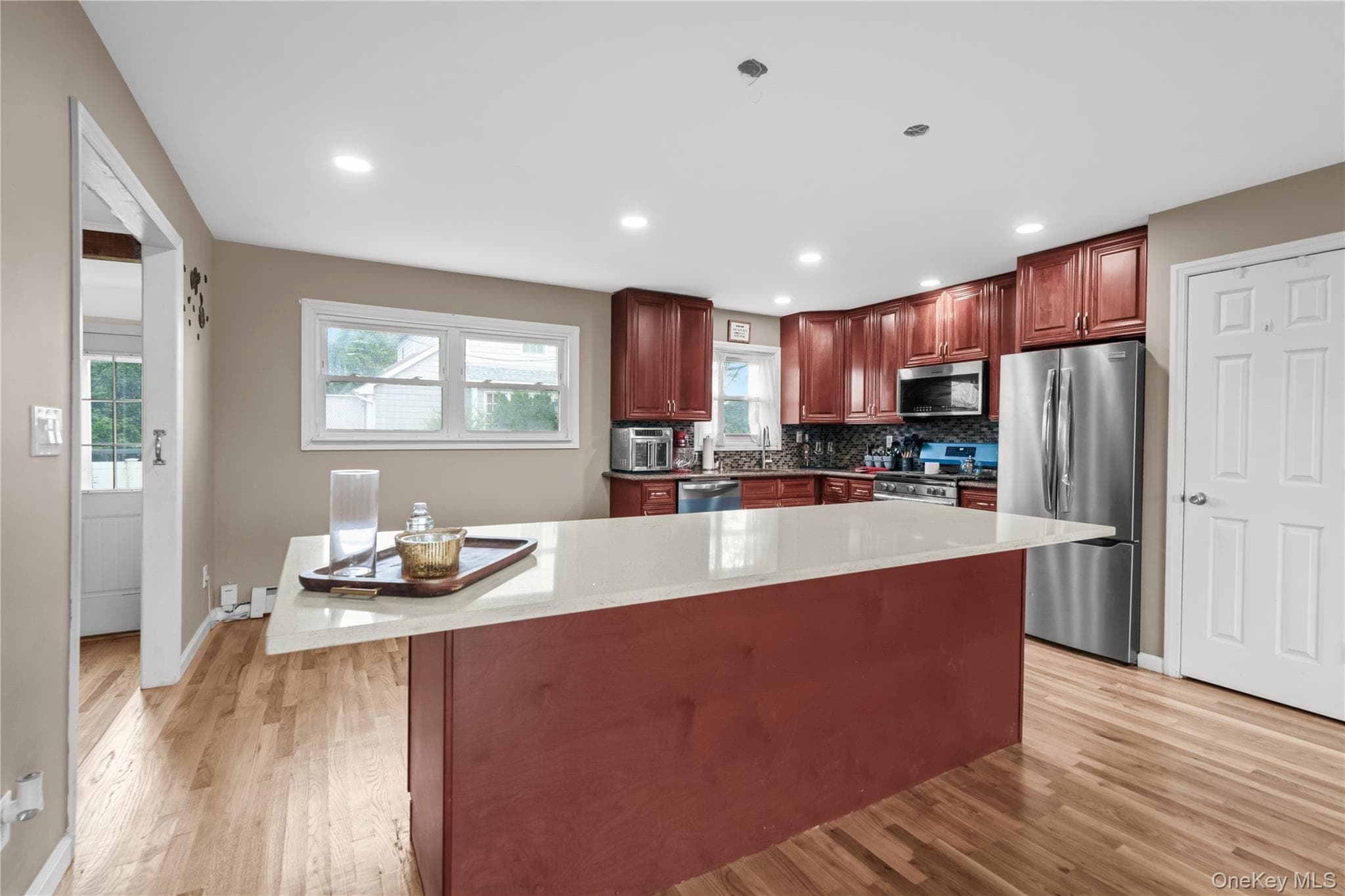 280 S Bayview Avenue thumbnail 9