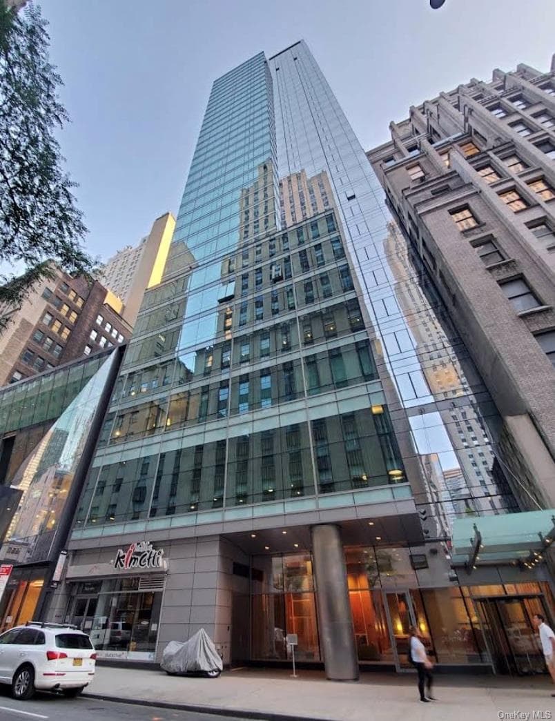 18 W 48th Street Unit: 17D, New York (manhattan)