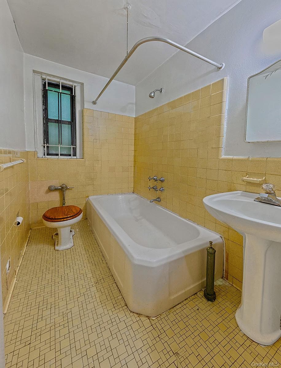 3017 Riverdale Avenue Unit: 2H thumbnail 5