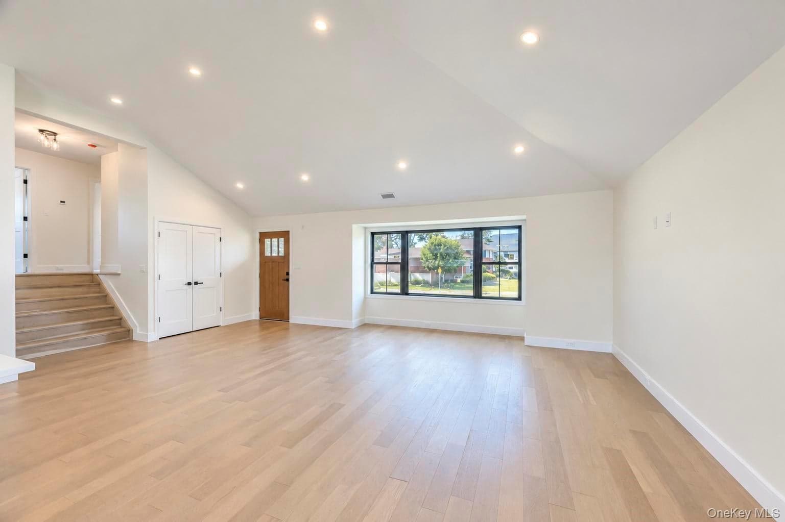2056 Stratford Drive thumbnail 7