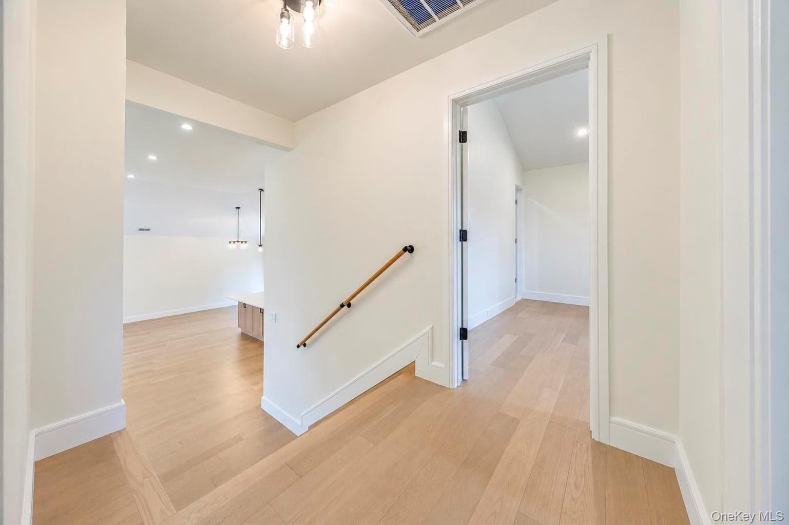 2056 Stratford Drive thumbnail 16