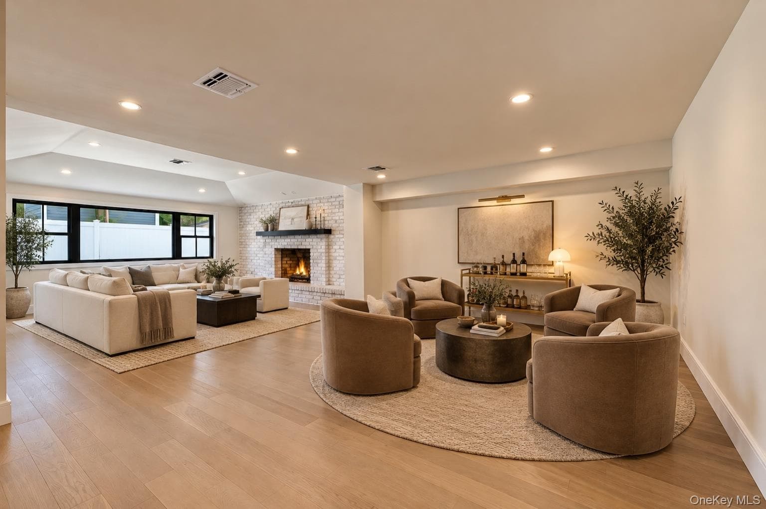 2056 Stratford Drive thumbnail 19