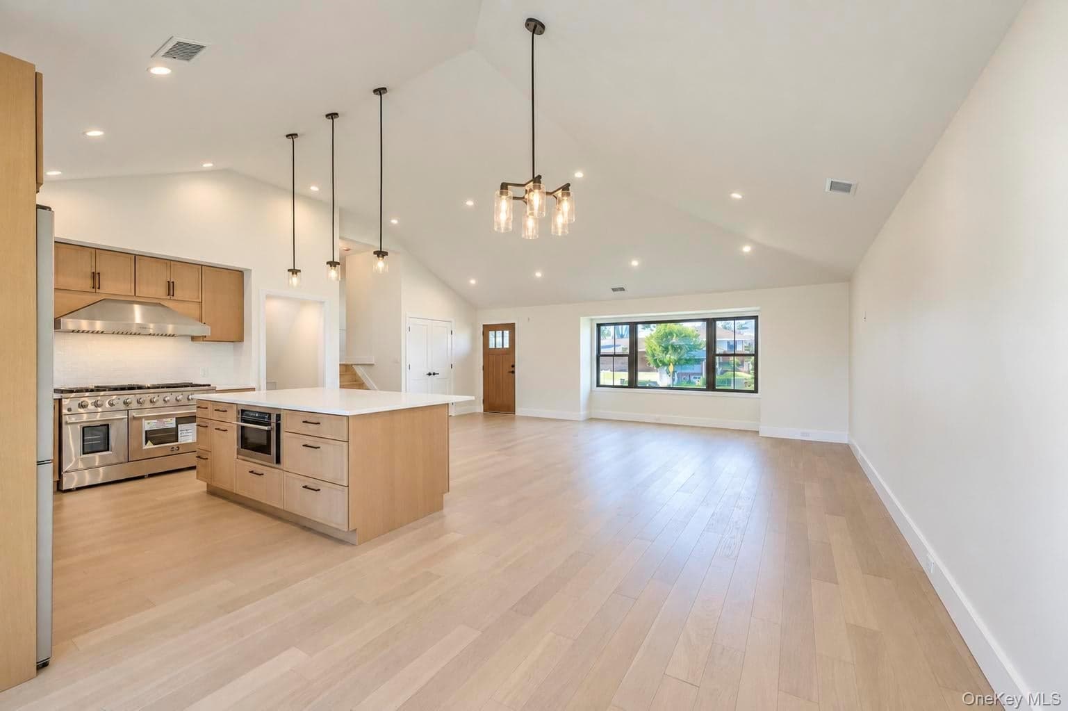 2056 Stratford Drive thumbnail 9