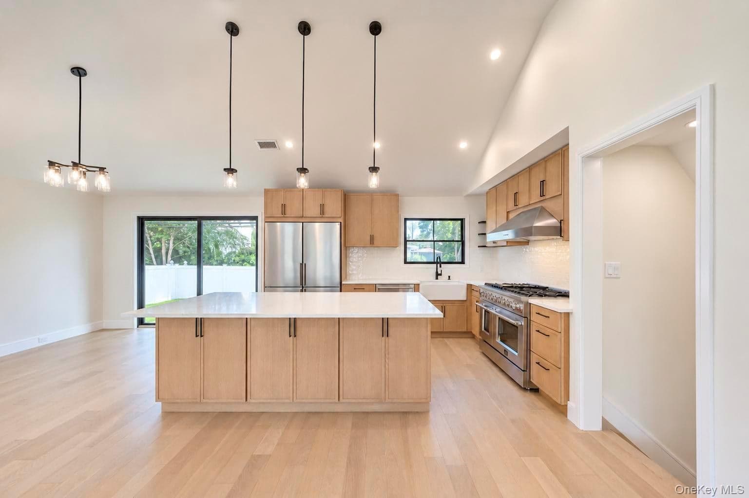2056 Stratford Drive thumbnail 12