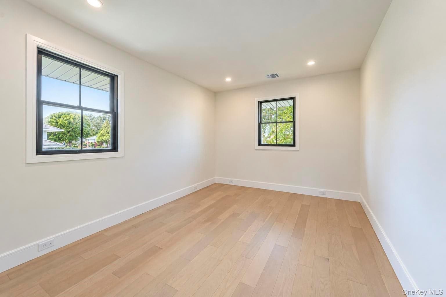 2056 Stratford Drive thumbnail 15