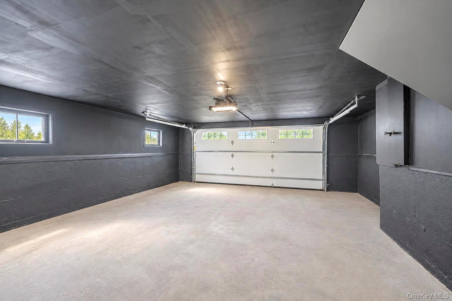 2056 Stratford Drive thumbnail 23