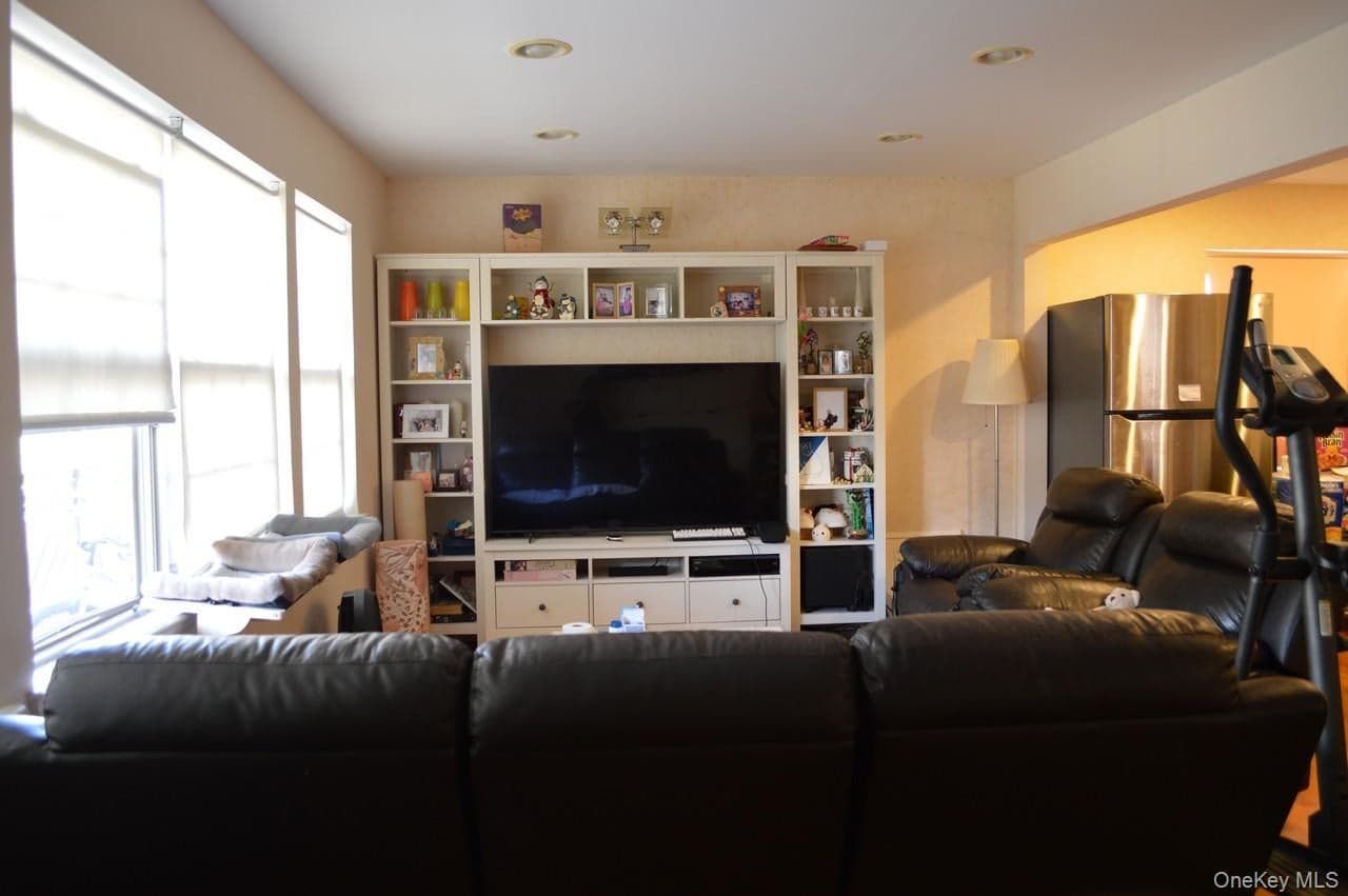13-31 209th Street thumbnail 2