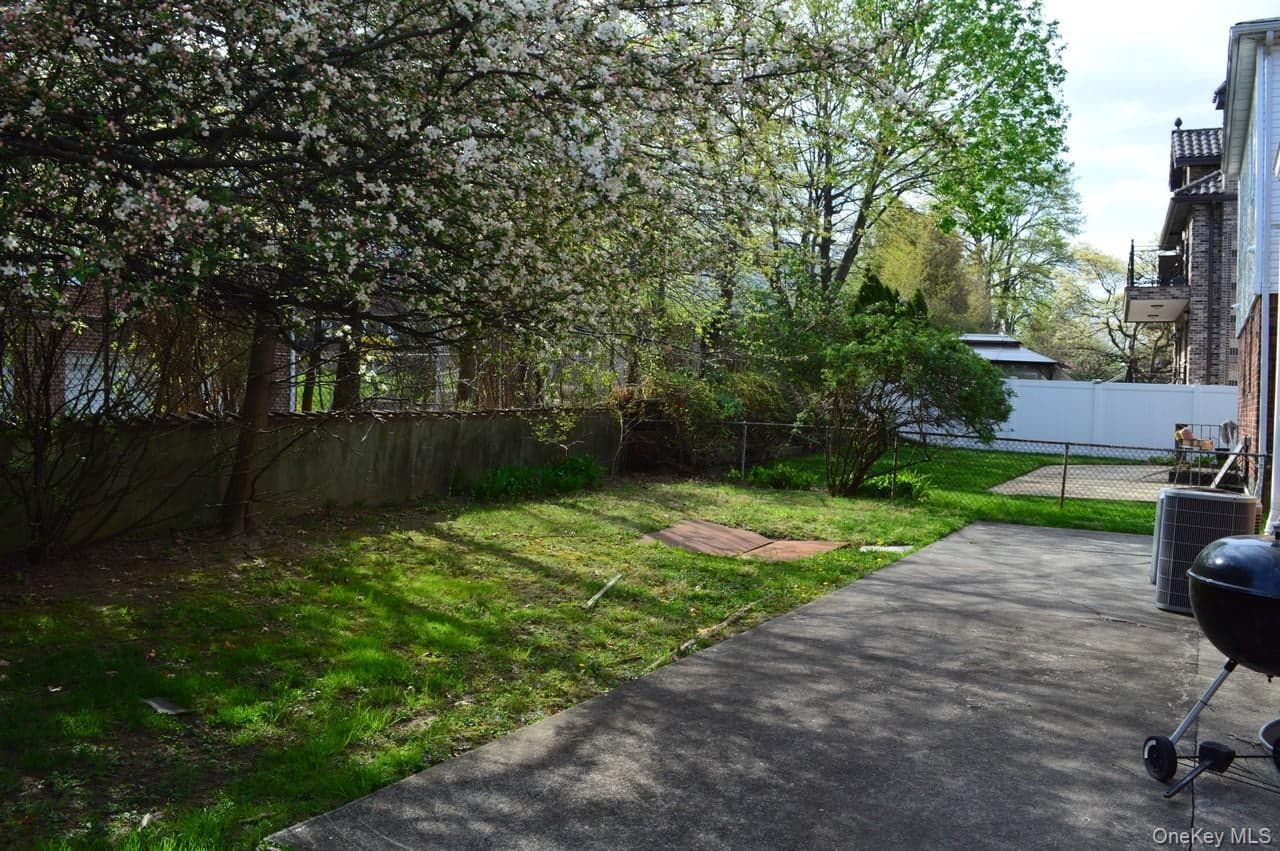 13-31 209th Street thumbnail 24