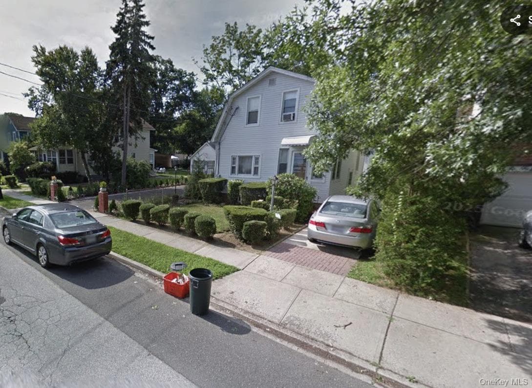 528 Maple Street photo 1