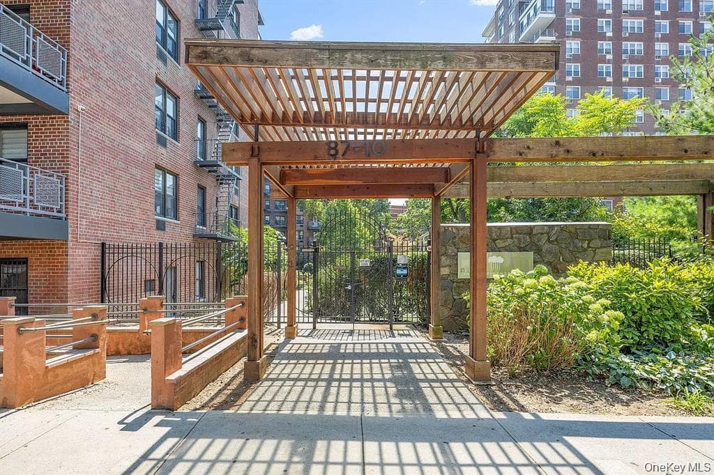 87-10 51 Avenue Unit: #1 photo 1