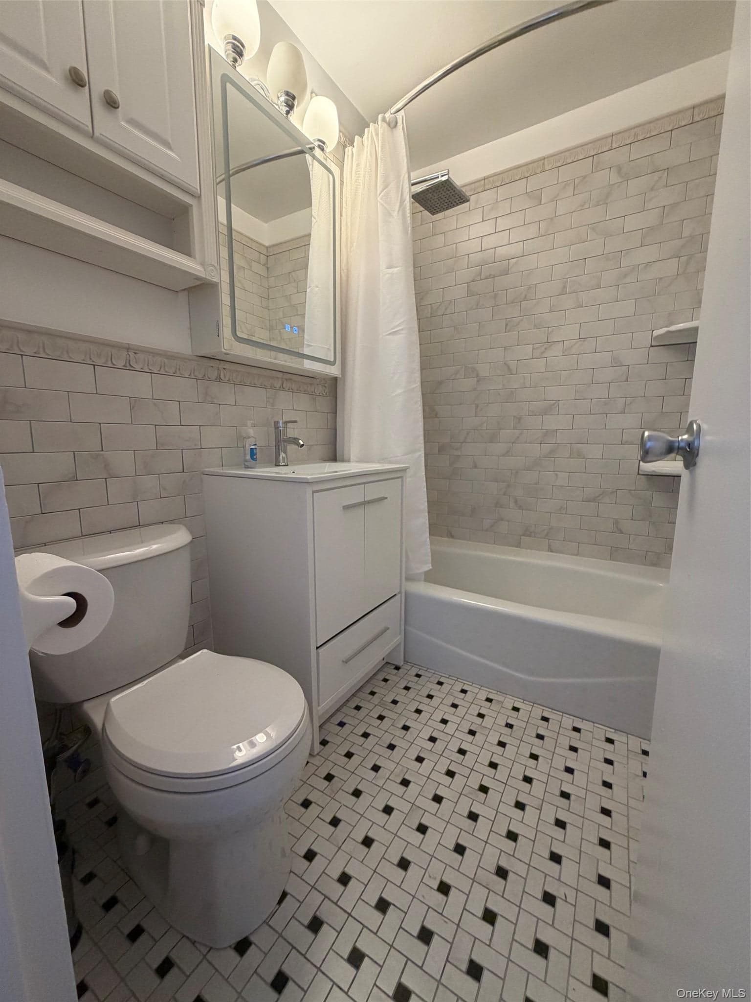 3636 Fieldston Road Unit: 3L thumbnail 5
