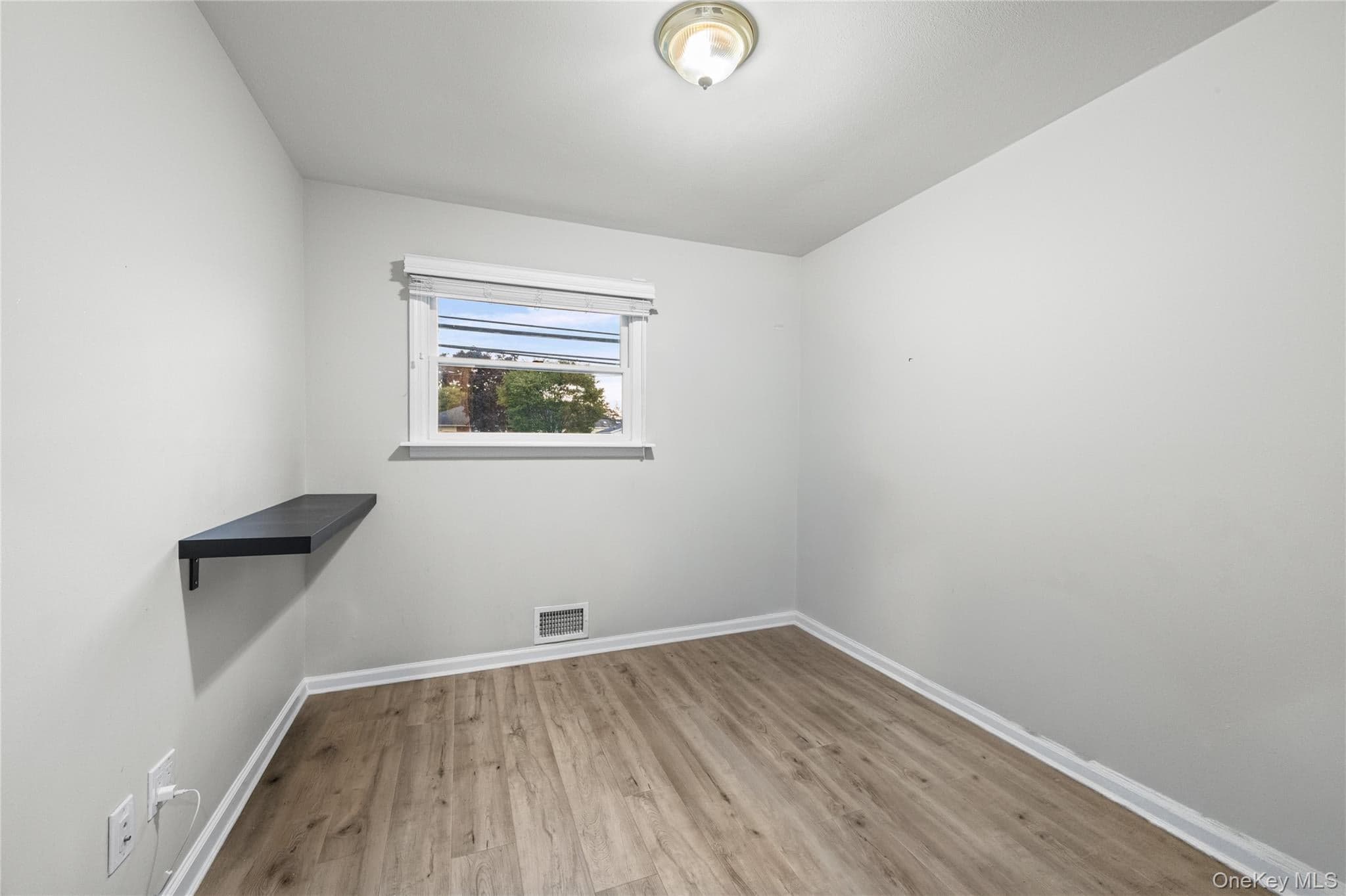 492 Connetquot Avenue thumbnail 13