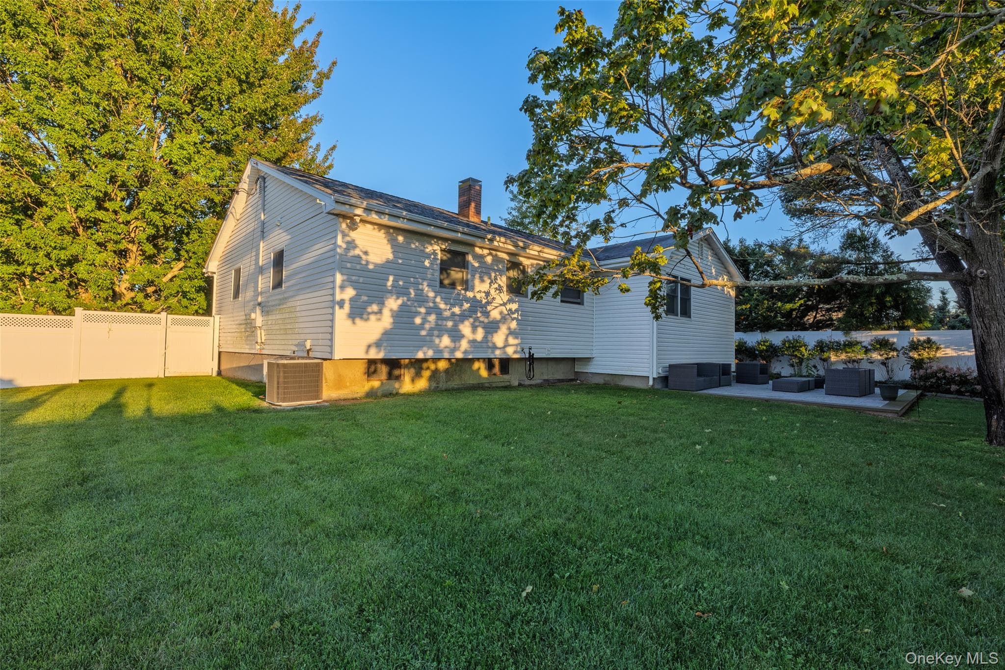 492 Connetquot Avenue thumbnail 16