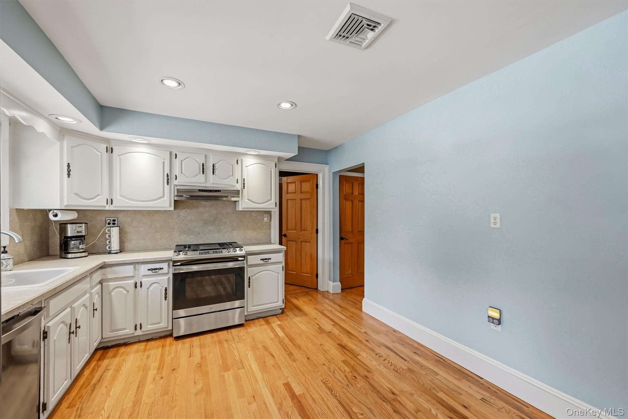 68 E Erie Street thumbnail 25
