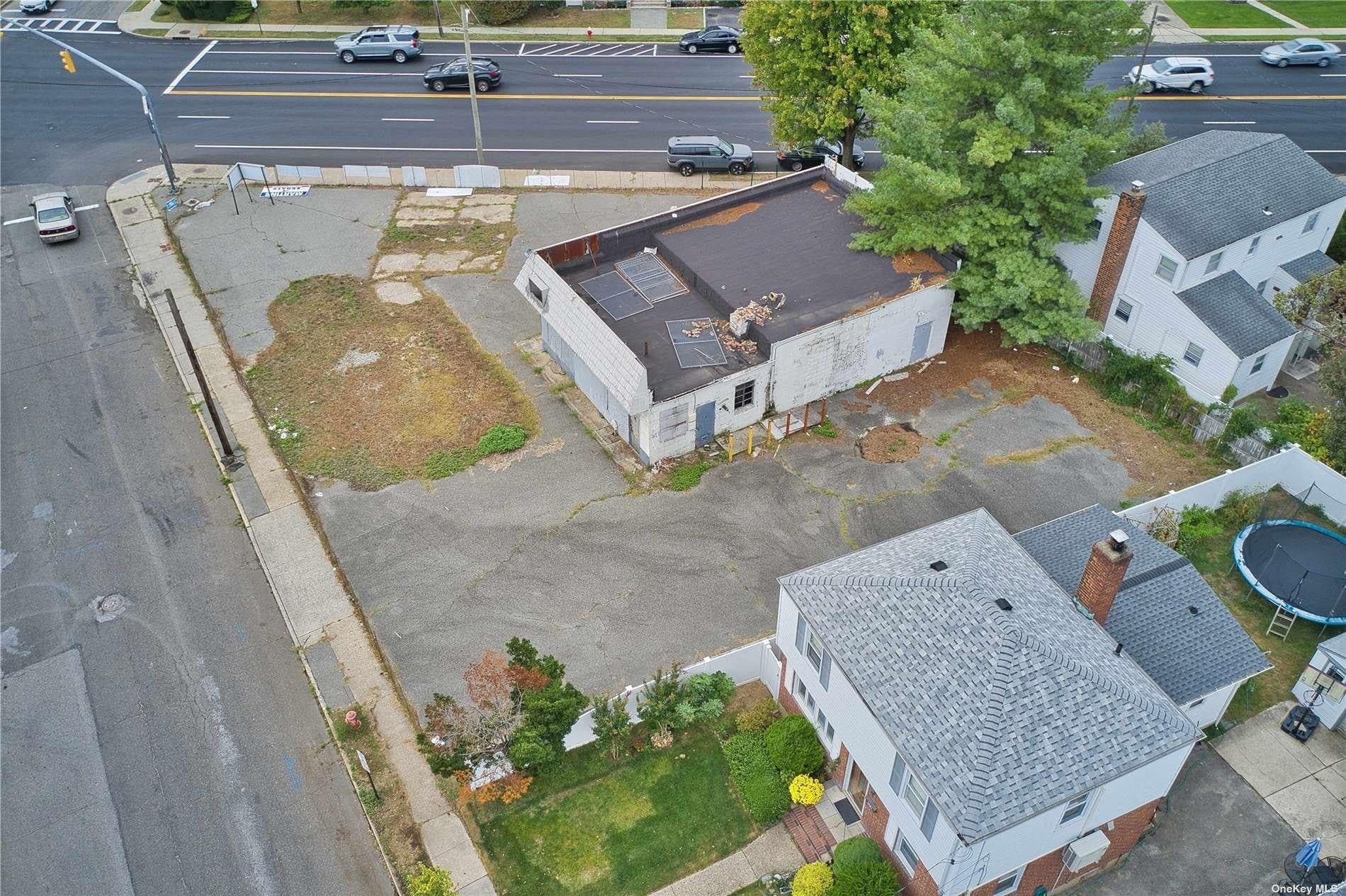 400 Herricks Road thumbnail 9