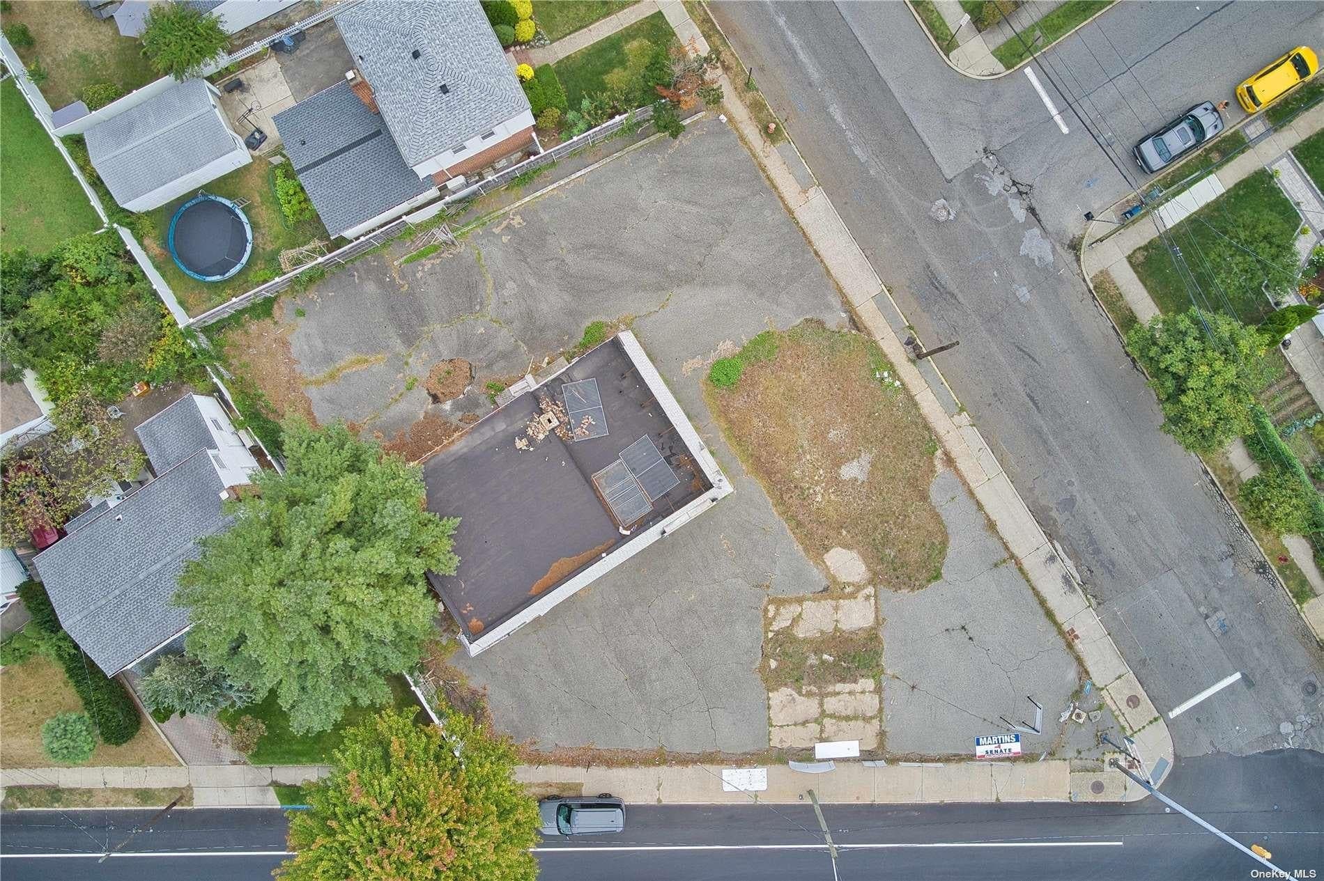 400 Herricks Road thumbnail 5