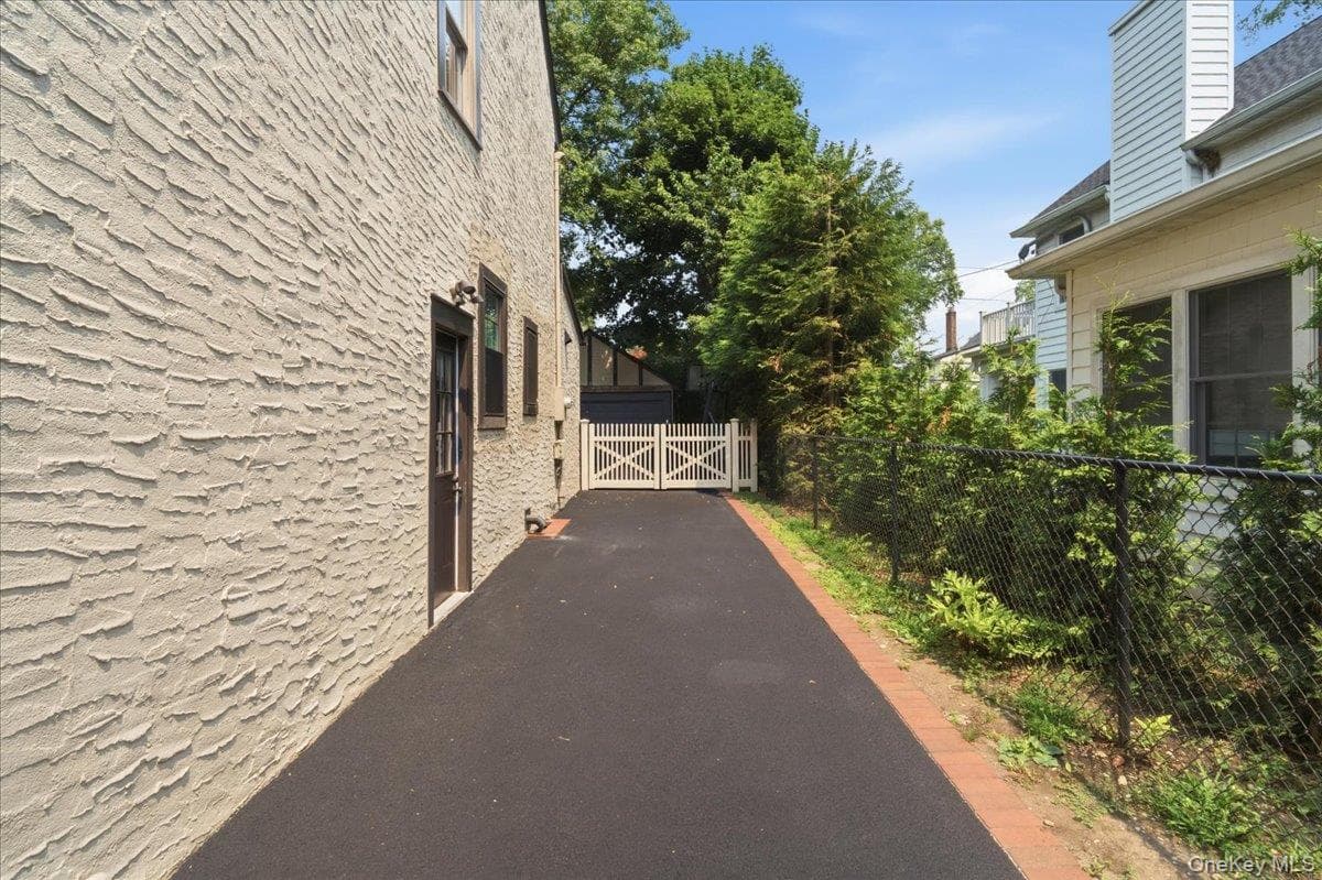 89 Poplar Street thumbnail 30