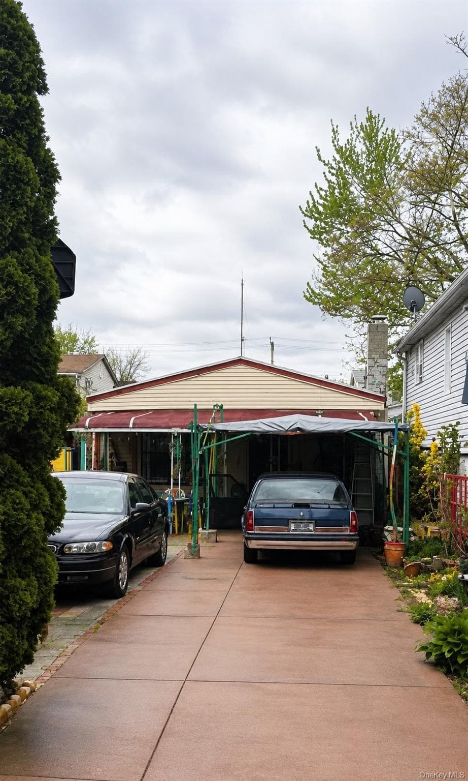 227 Stephens Avenue photo 1