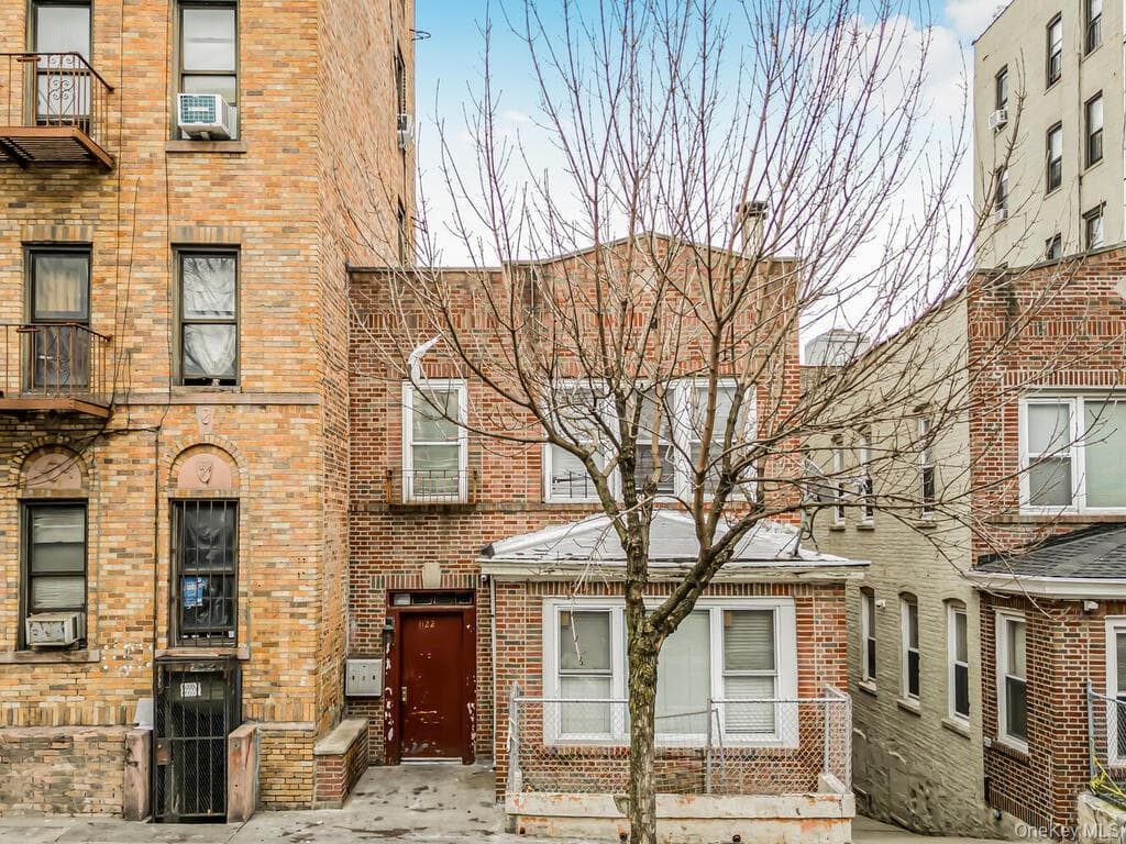 1122 Anderson Avenue thumbnail 3