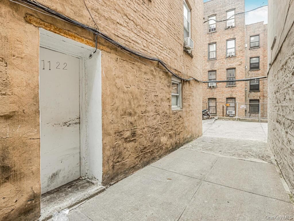 1122 Anderson Avenue thumbnail 8
