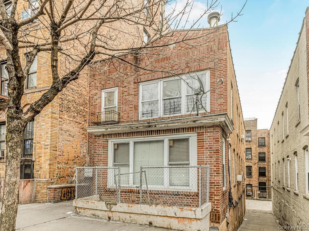 1122 Anderson Avenue thumbnail 4