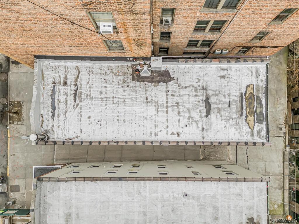1122 Anderson Avenue thumbnail 2