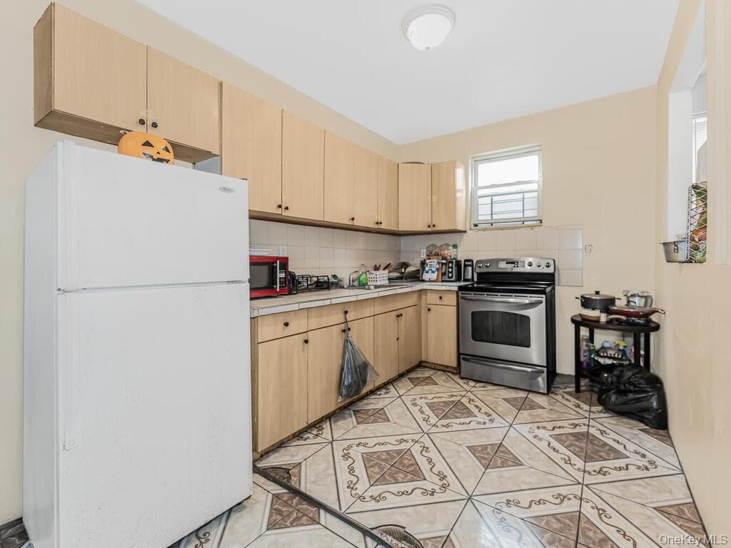 1122 Anderson Avenue thumbnail 14