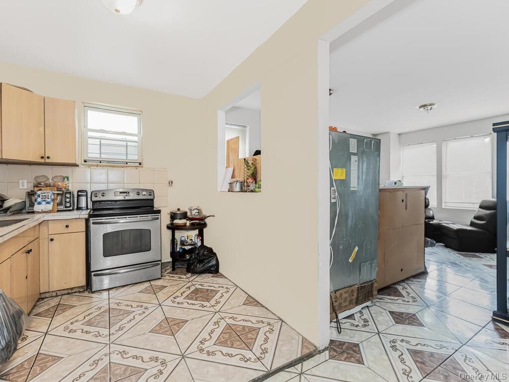 1122 Anderson Avenue thumbnail 12