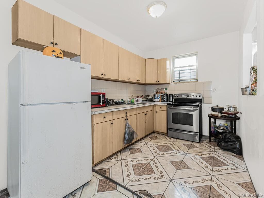 1122 Anderson Avenue thumbnail 15