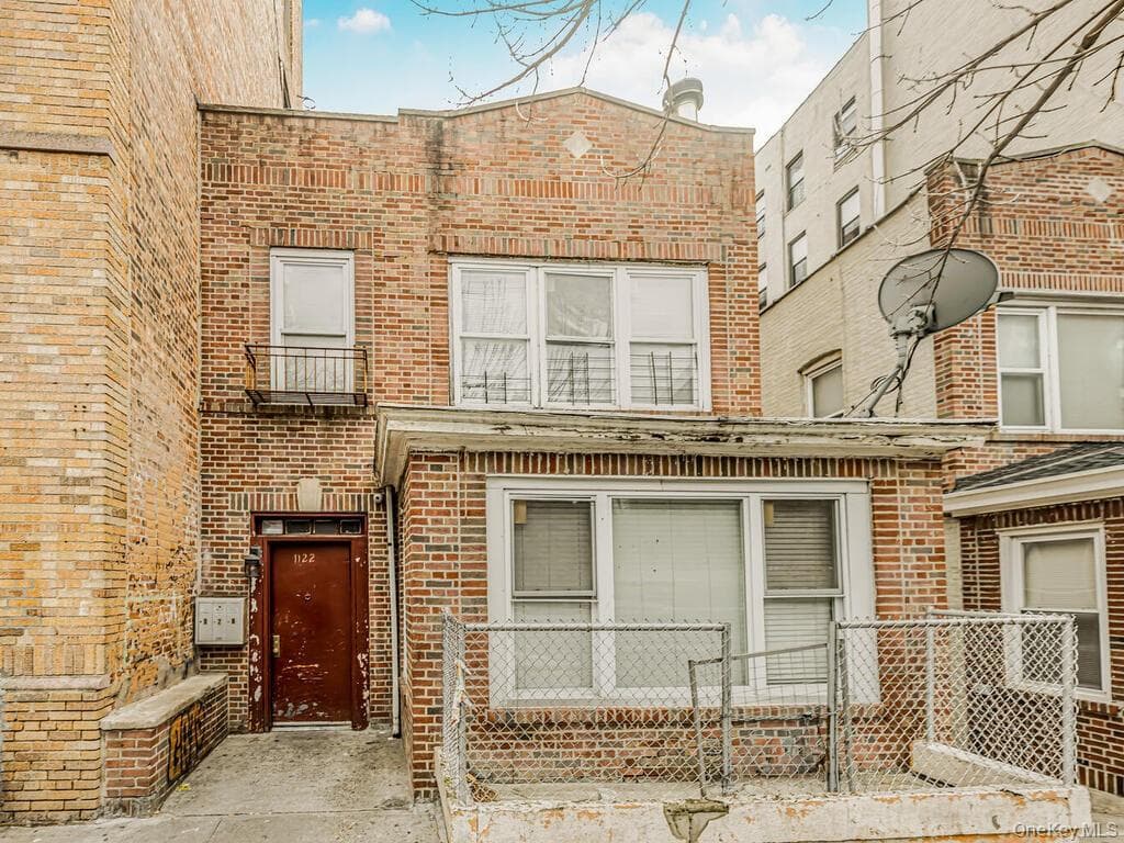 1122 Anderson Avenue thumbnail 6