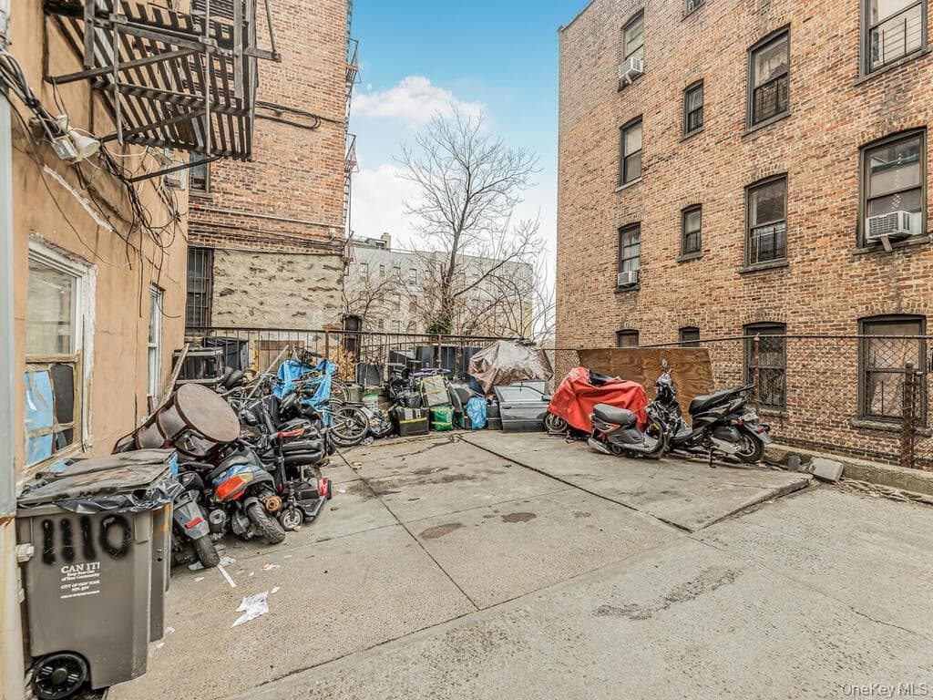 1122 Anderson Avenue thumbnail 9