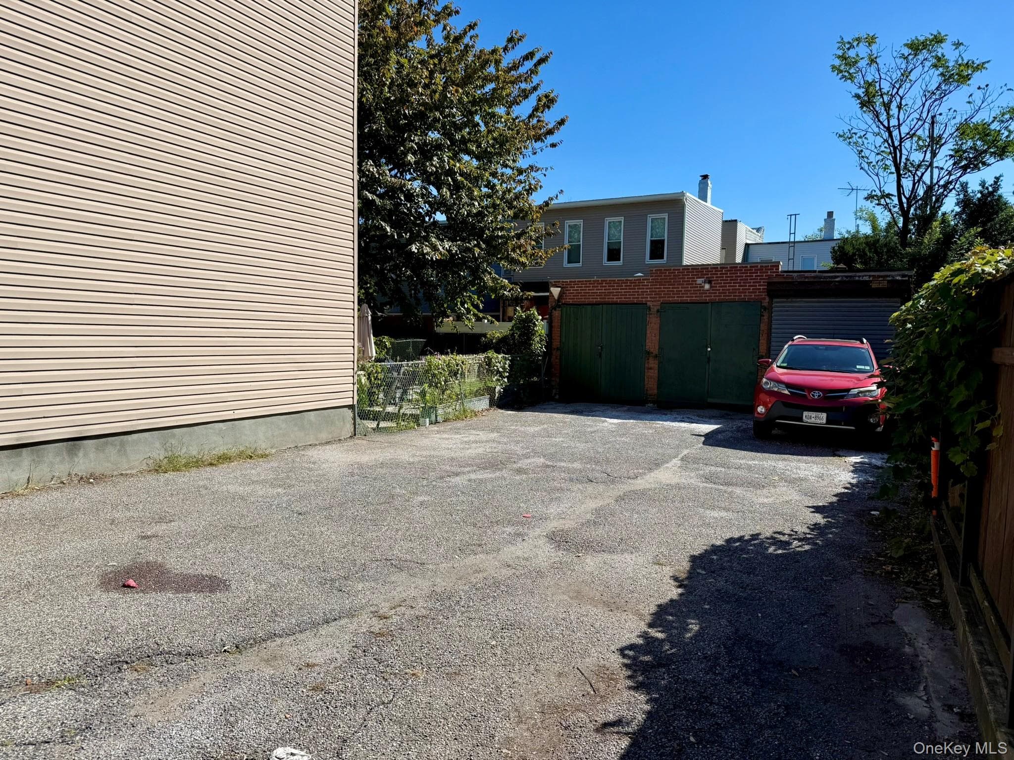 1864 Gates Avenue thumbnail 3