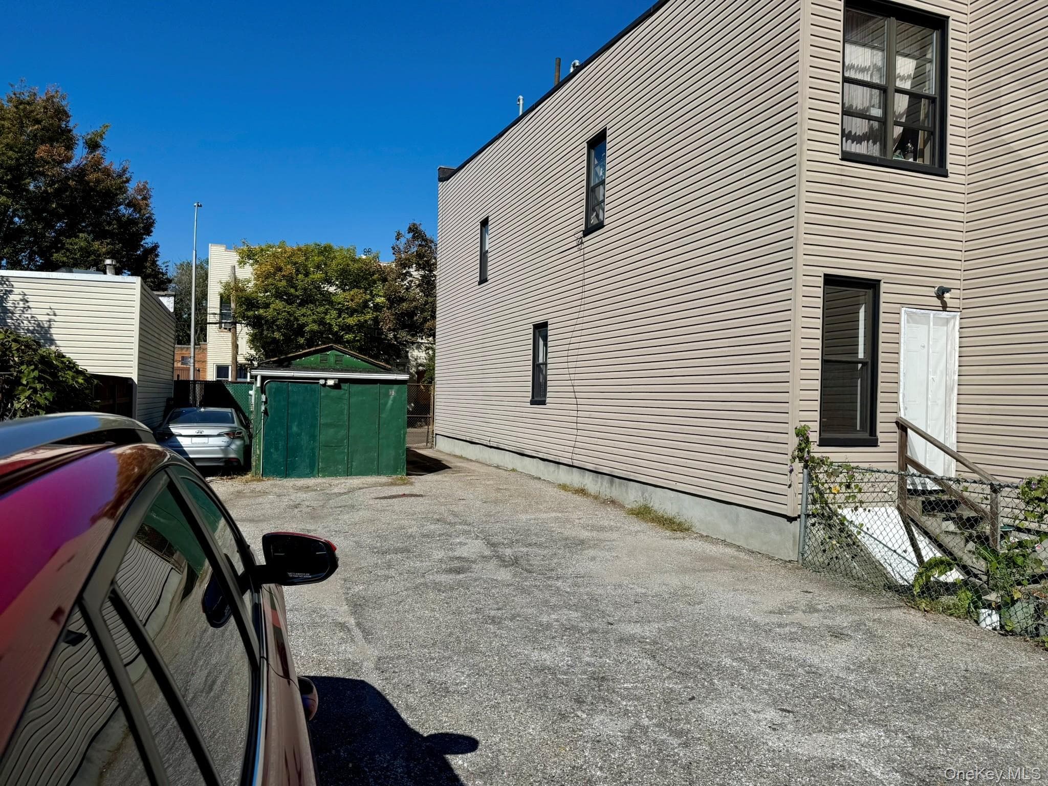1864 Gates Avenue thumbnail 4