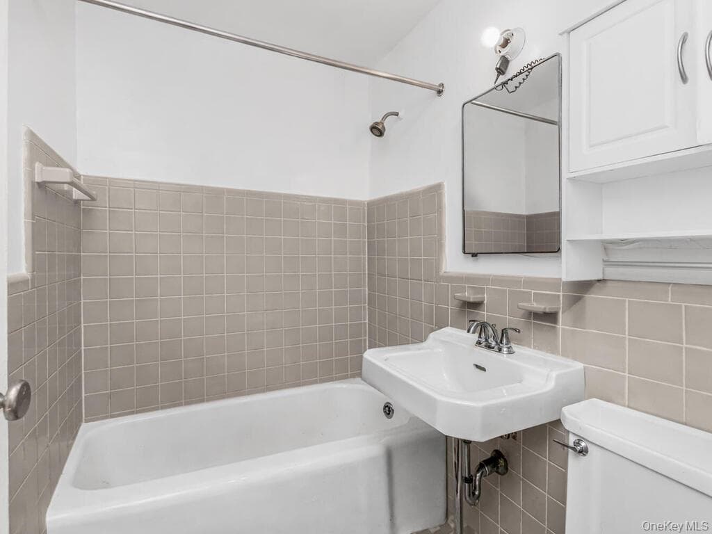 8 Fordham Hill Oval Unit: 3D thumbnail 5