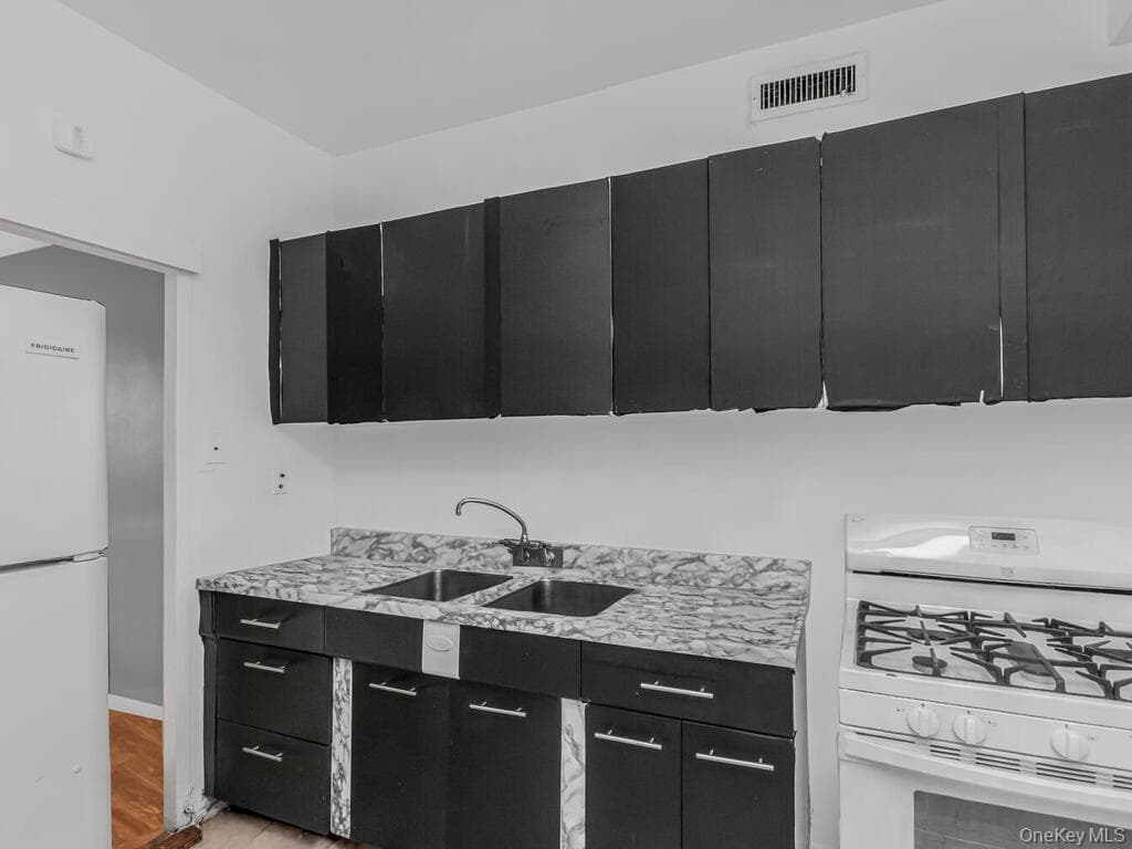 8 Fordham Hill Oval Unit: 3D thumbnail 4