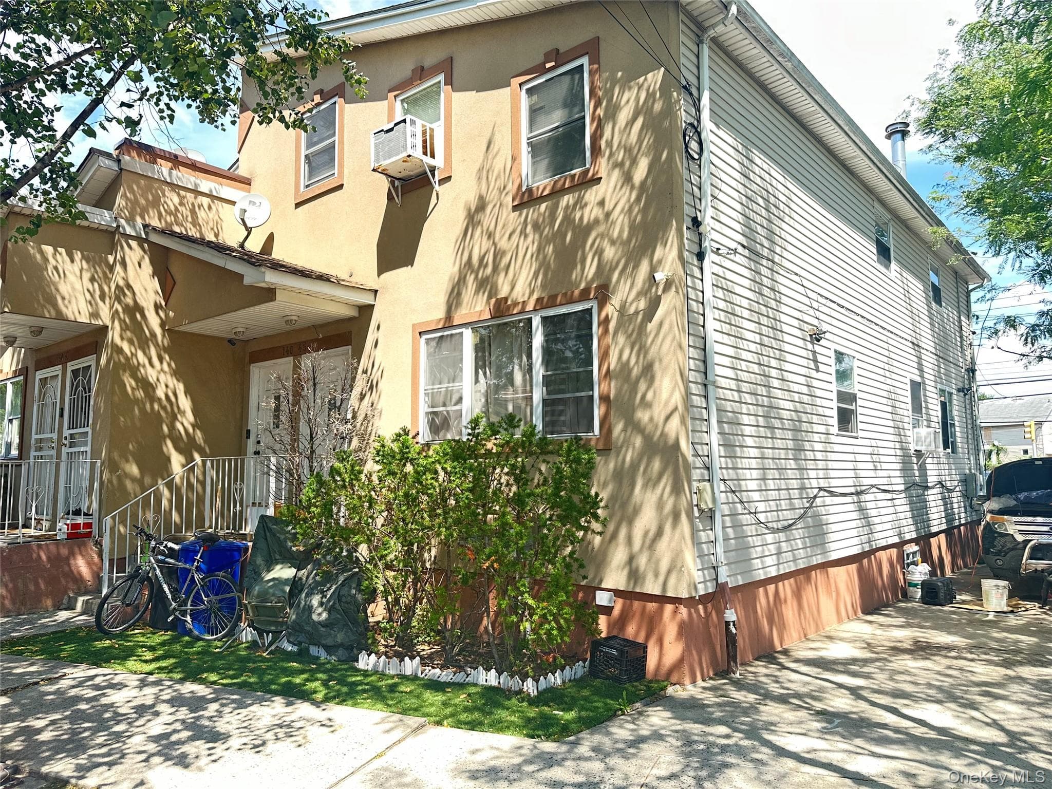 14045 Charles Lane, Springfield Gardens