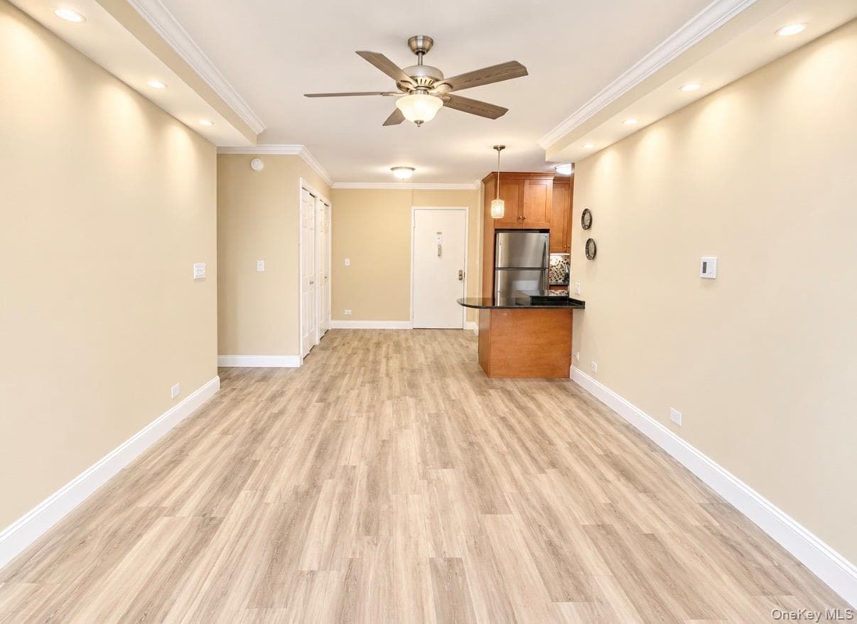 27110 Grand Central Parkway Unit: 30C thumbnail 4