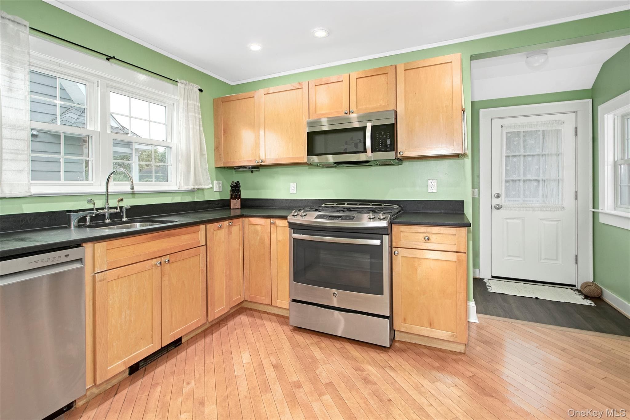59 Adams Avenue thumbnail 19