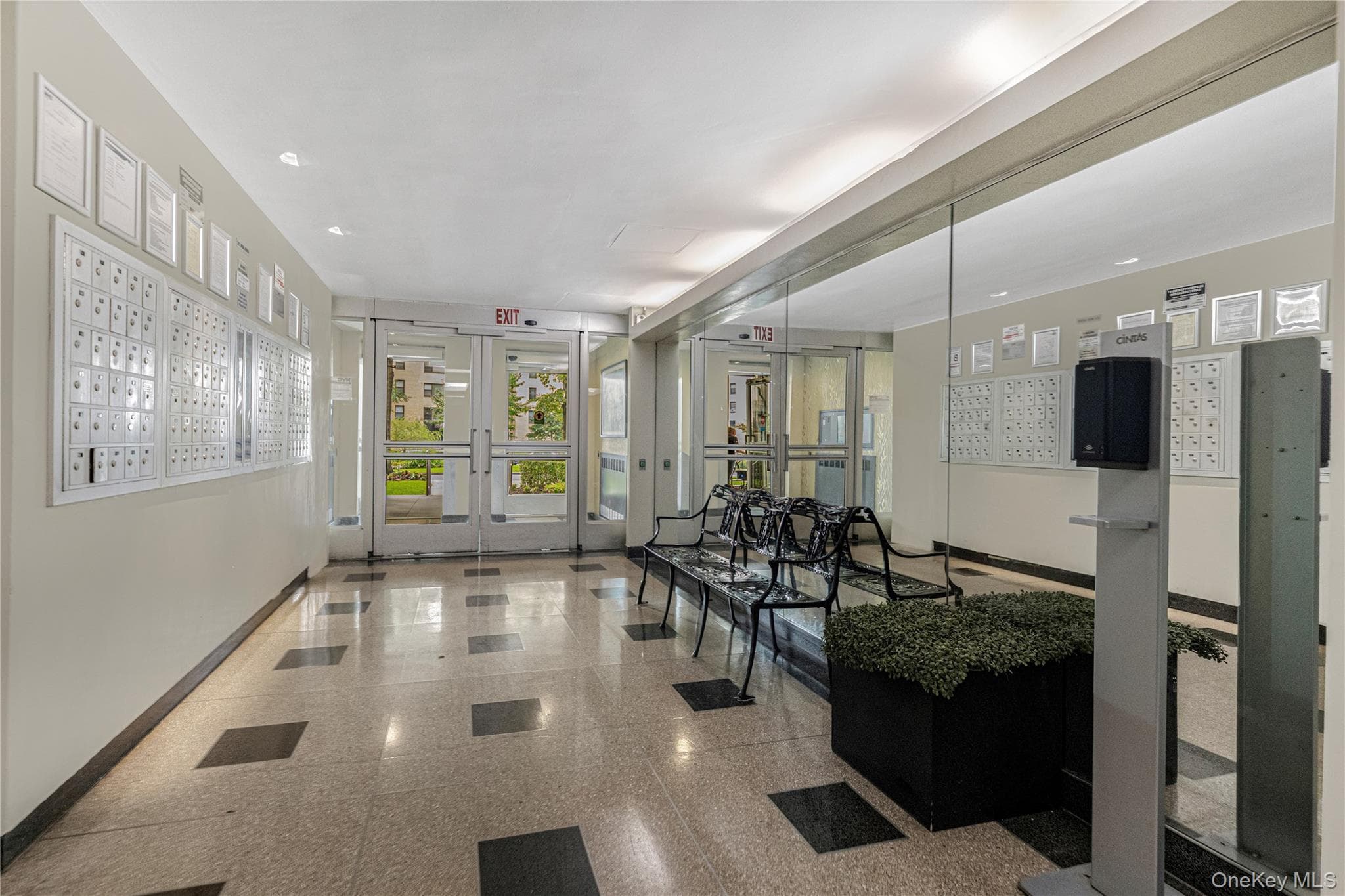 8 Fordham Oval Unit: 16B thumbnail 20