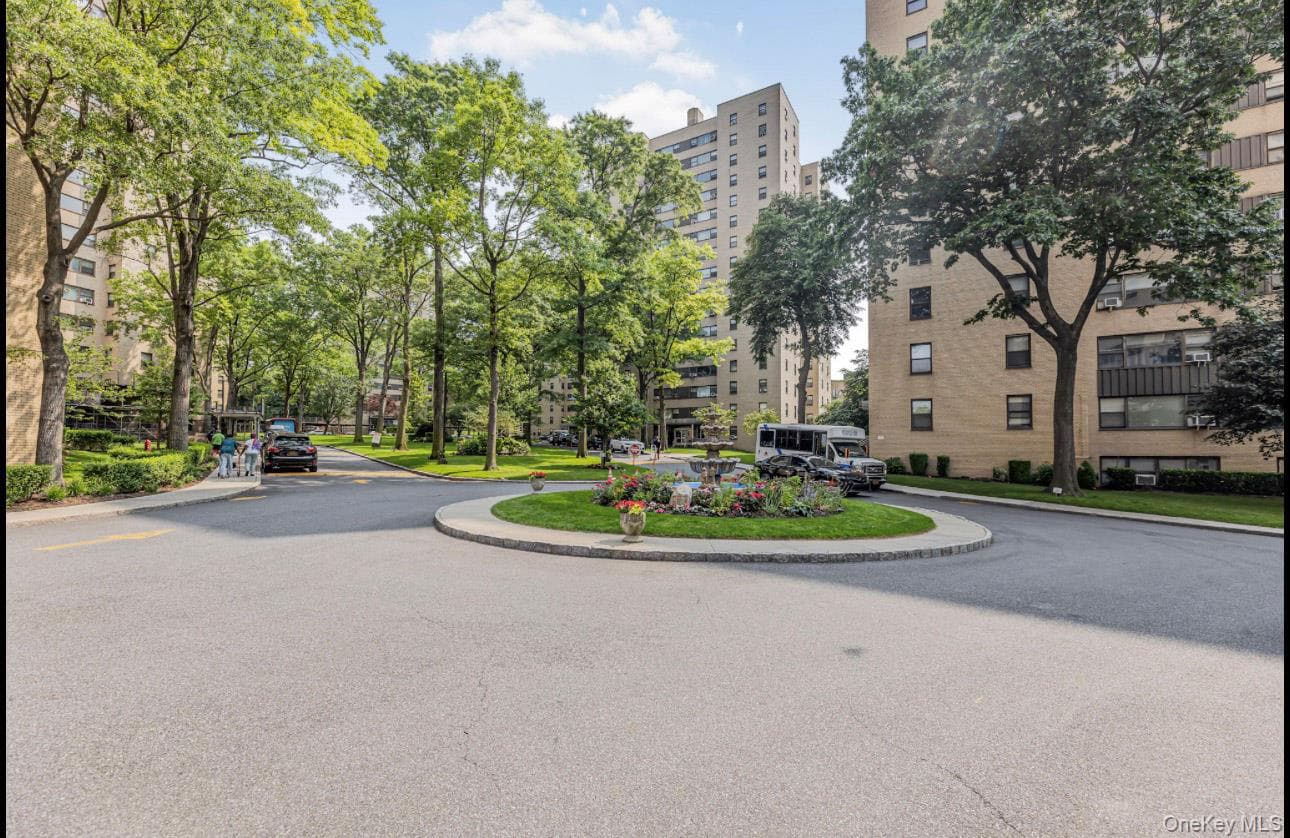 8 Fordham Oval Unit: 16B thumbnail 26