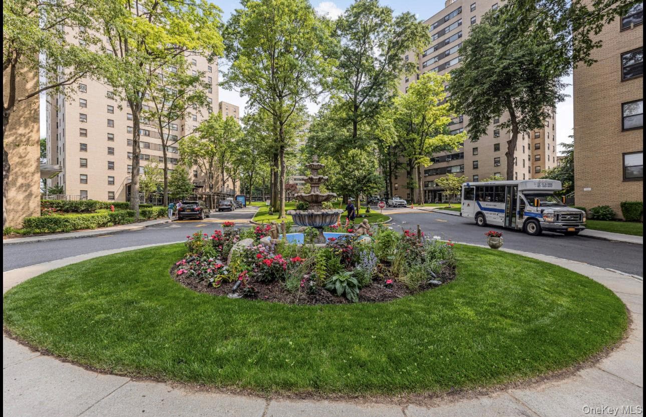 8 Fordham Oval Unit: 16B thumbnail 24