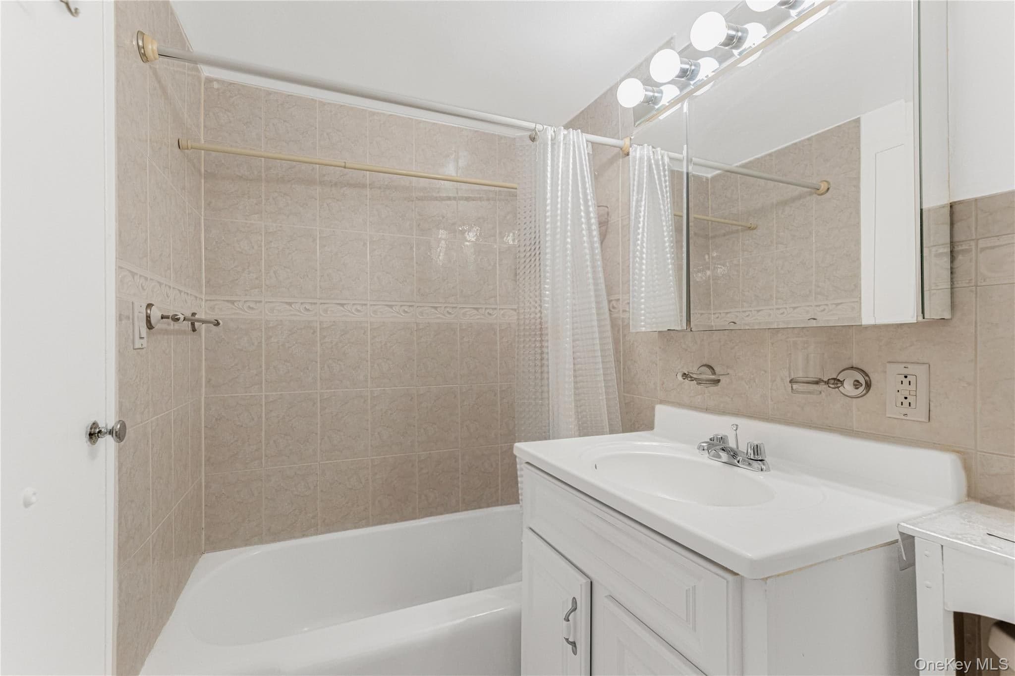 8 Fordham Oval Unit: 16B thumbnail 14