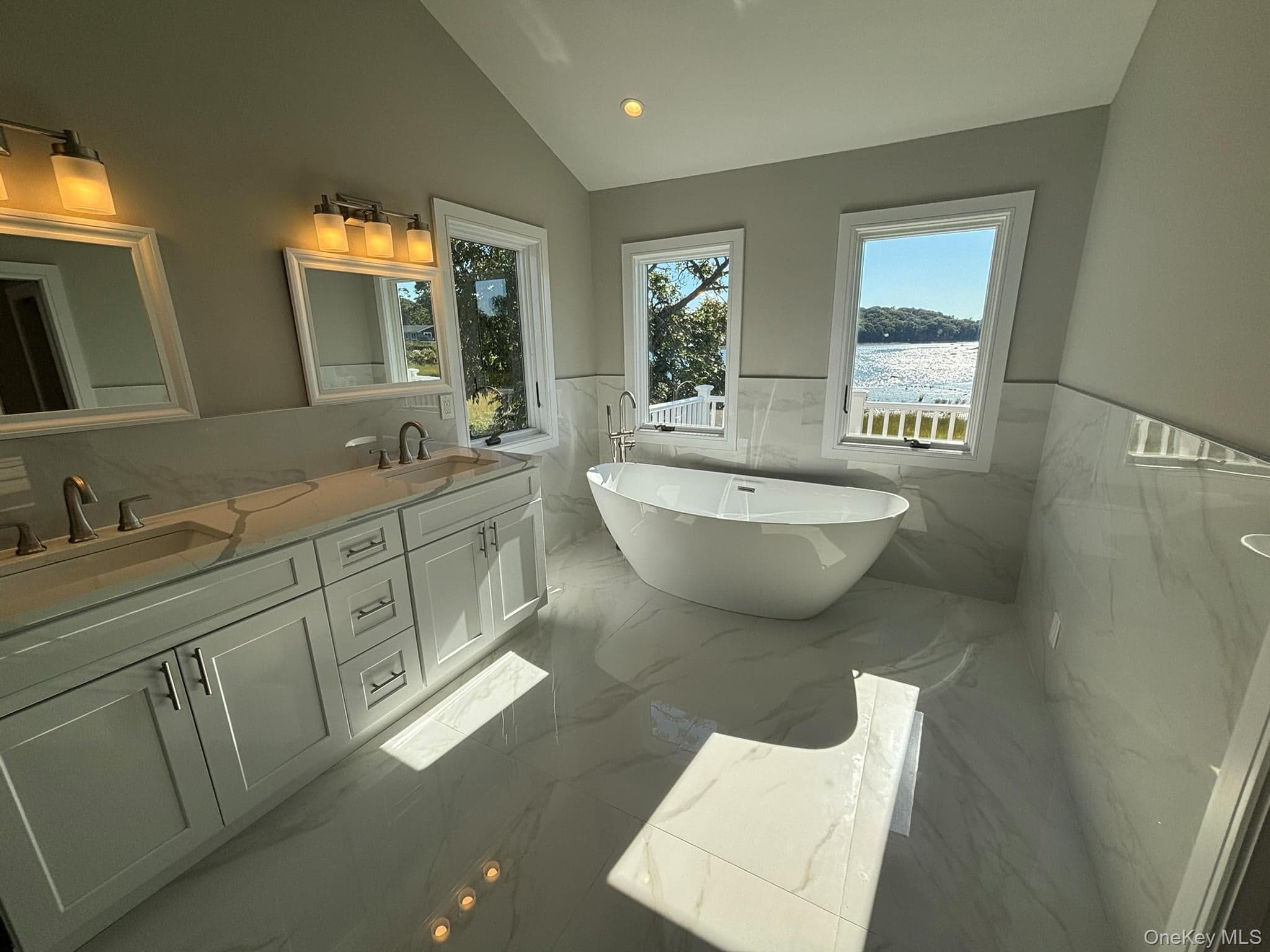 35 Adams Avenue thumbnail 24