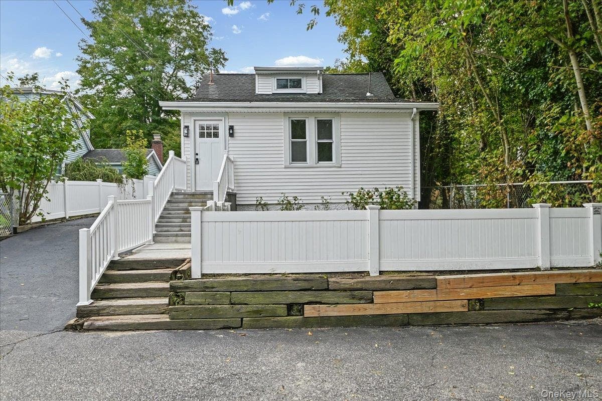 14 Corona Road thumbnail 32