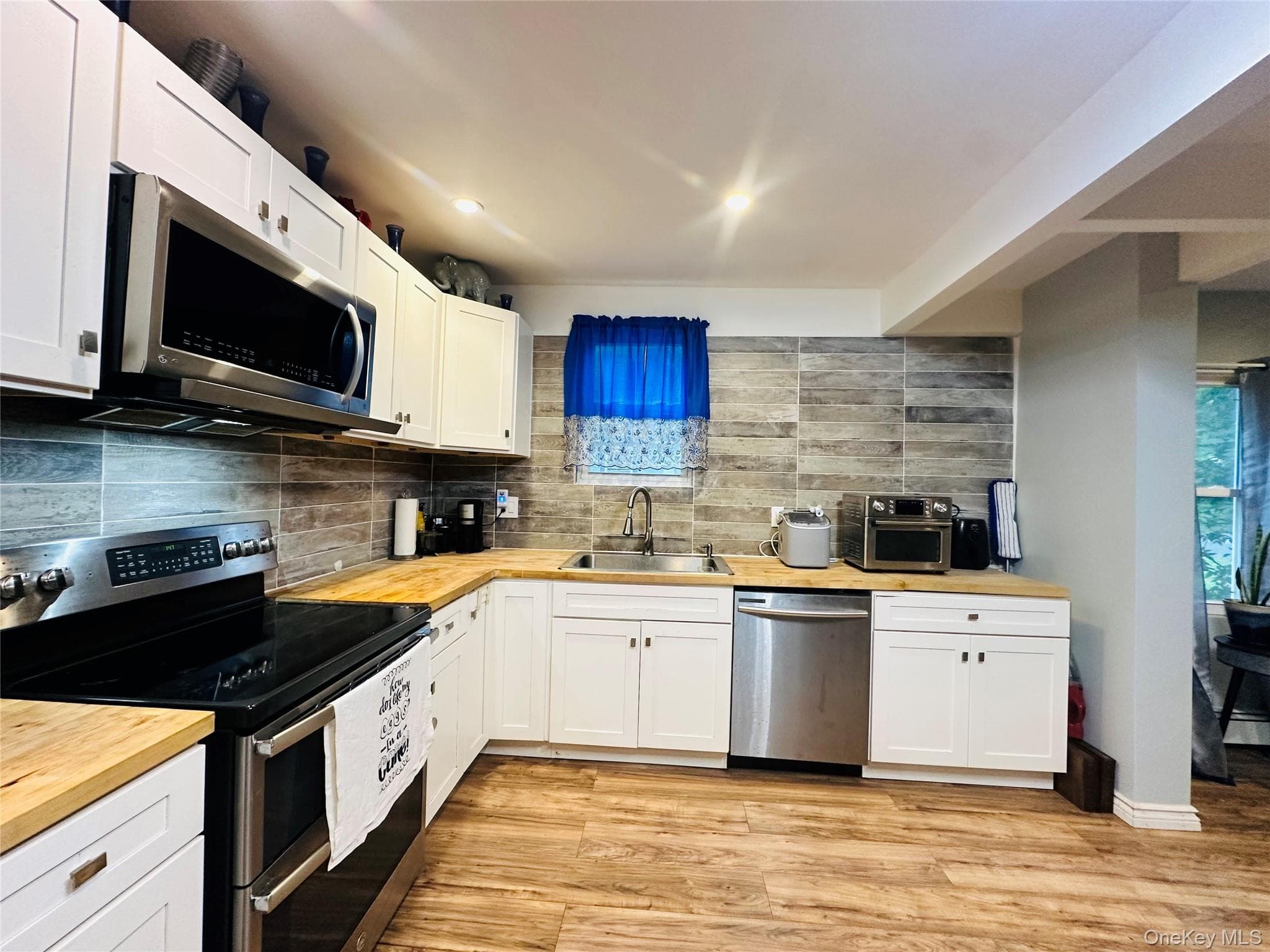 14 Macdonnell Heights thumbnail 7